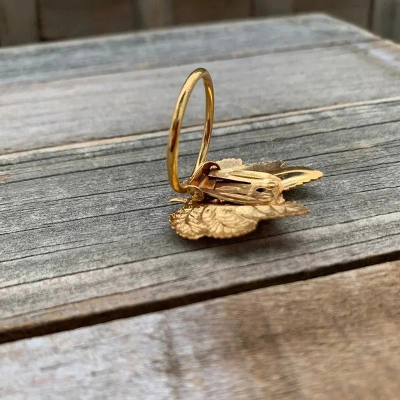 Vintage Scarf Loop Clip Gold Brass Tone Leaf Design West Germany - Picture 2 of 6